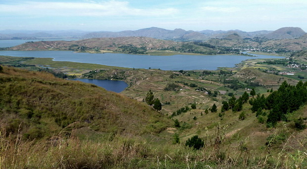 lac Ampefy le lac Hilempo au premier plan