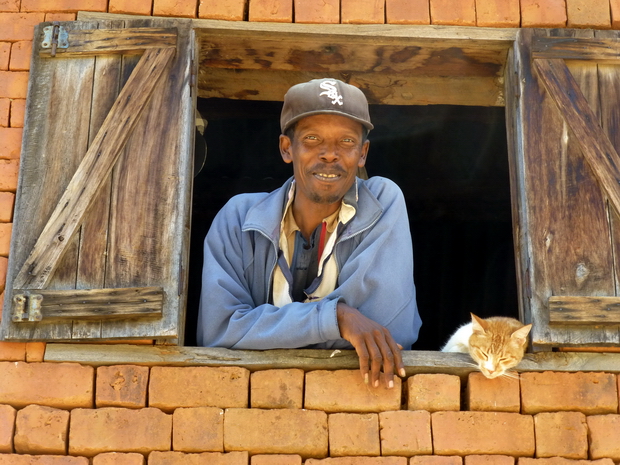 portrait homme à la fenêtre