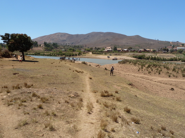 Sur les bords de l' Ikopa : Ampangabe, Andrefanambohitra traversée de ikopa à Andrefanambohitra