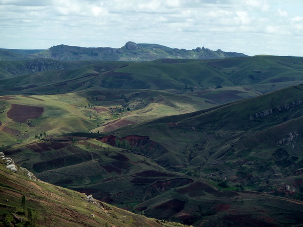 Massif Ambatomanjakabe du sommet d Andranotelo