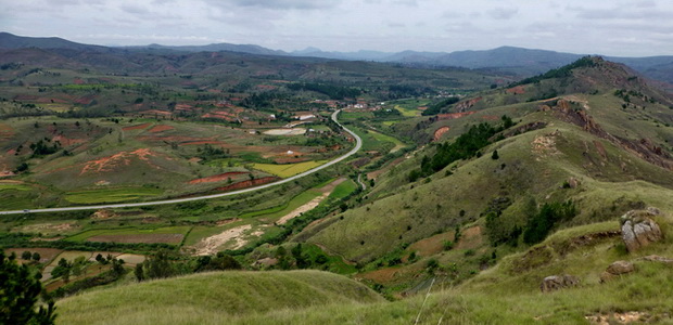 sentier à pied le massif Ambatomizaza