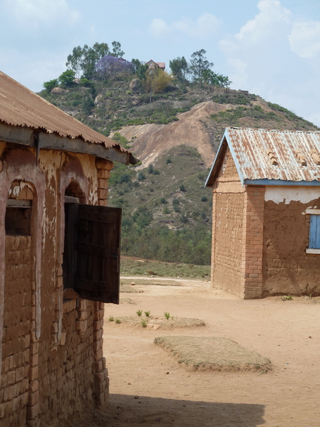 Andriamanjakatokana enseveli à Ambohitrinimanjaka tandis que son fils appelé aussi Andriamanjakatokana repose à Anosivato