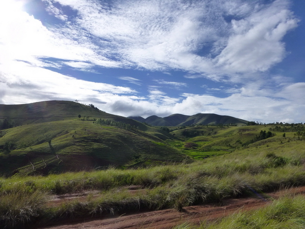 les sommets du massif Ambohimiangara