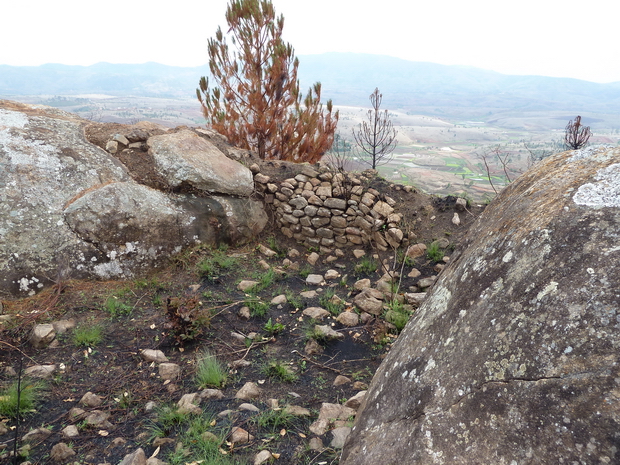 sommets fortifiés vestiges murailles