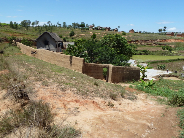 Tamboho ceinturant la maison, village Amaribe