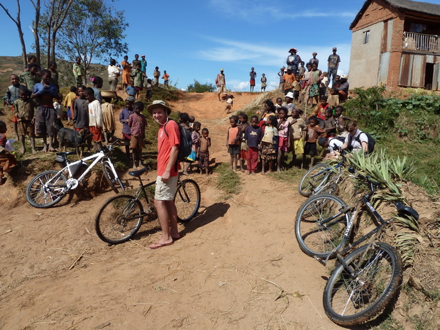 traversée de la rivière Fitandambo