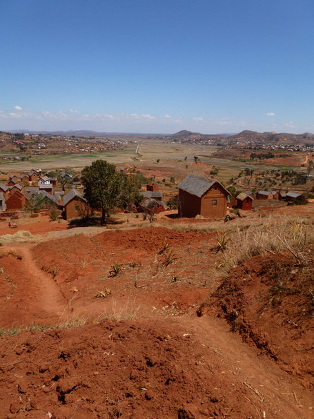 village Tsarazaza et les plaines de la Andranotsoriaka et de la Maniandro 