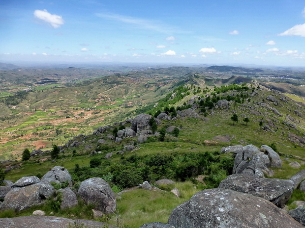 Crête orientée Est Ouest, l' Andringitra et ses 4 soeurs, Tsihankaranosy, Mikotro, Angavokely, Ambatomborona 