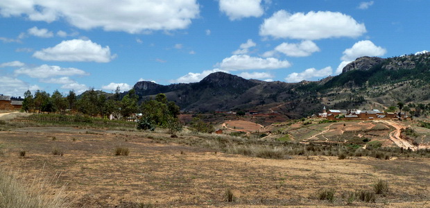 Andringitra et ses 4 soeurs Tsihankaranosy, Mikotro, Angavokely, Ambatomborona