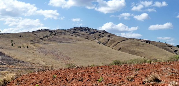 les Sites fortifiés des hauts plateaux Rova Ambomavony face sud