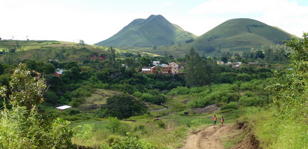 Village Antafofo chute Lily