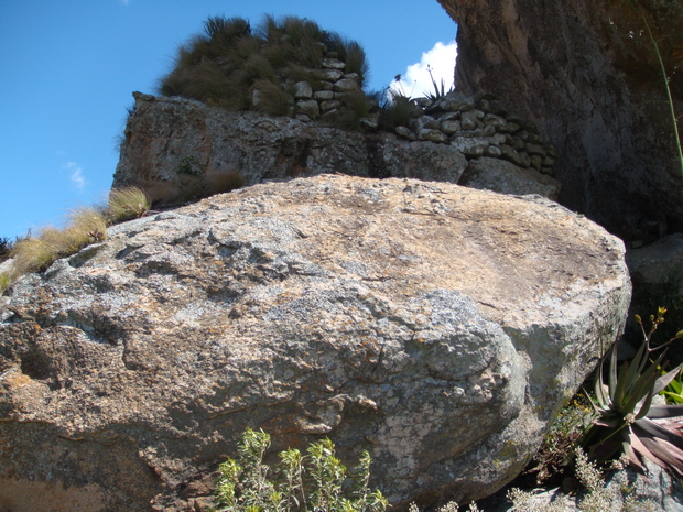 le site fortifié d' Ambatomanjaka vestiges murailles