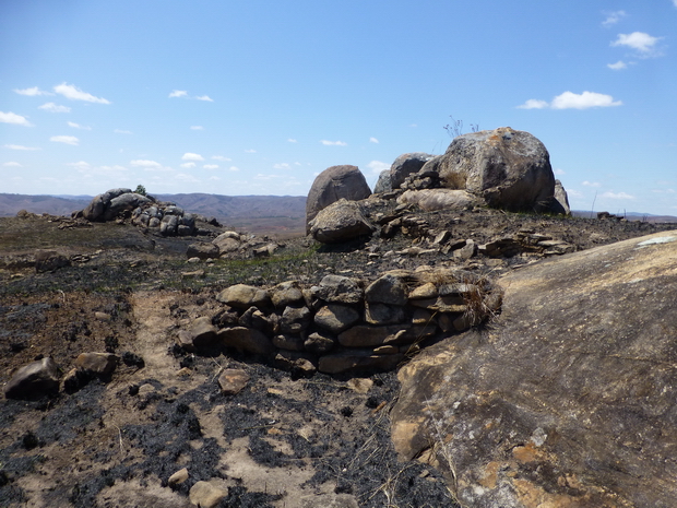 les Sites fortifiés des hauts plateaux vestiges rempart Rova Ambohitsiroa