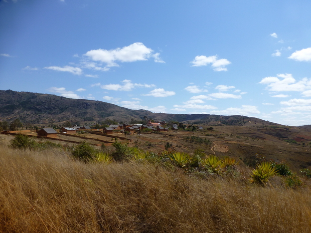 village Ankeribe avant la montée de l' Andringitra