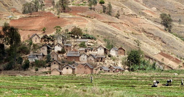 village perché sur une presqu'île