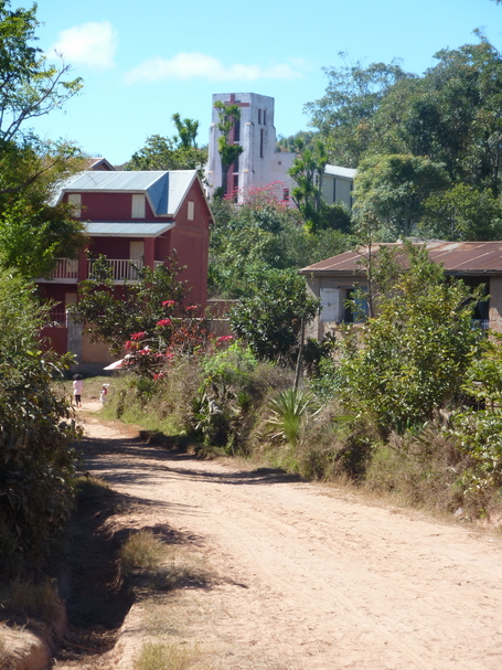 Ambohidrano et son église caractéristique