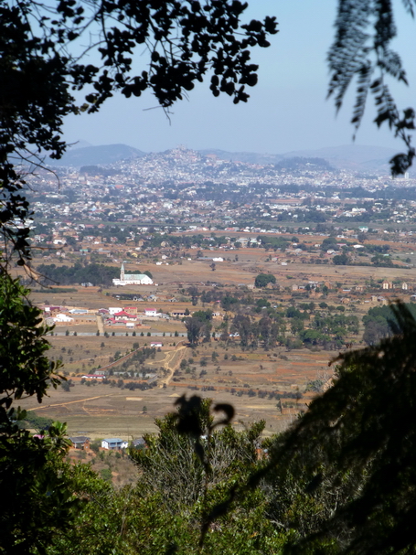 Vue sur Tana du poste de guet de Mangarivotra