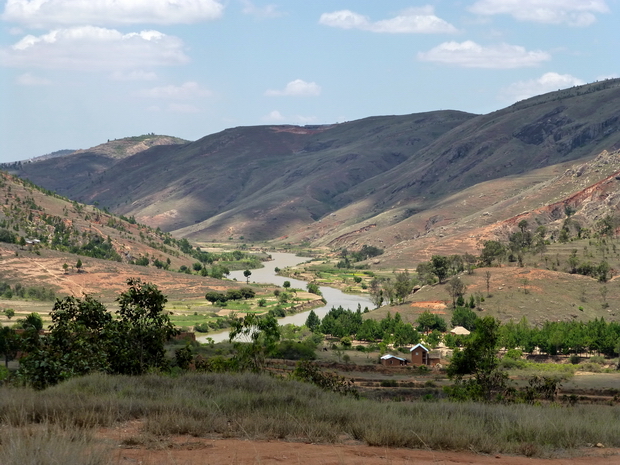 ikopa à droite le massif Masiapapango