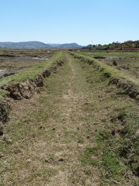 canal d' irrigation à sec