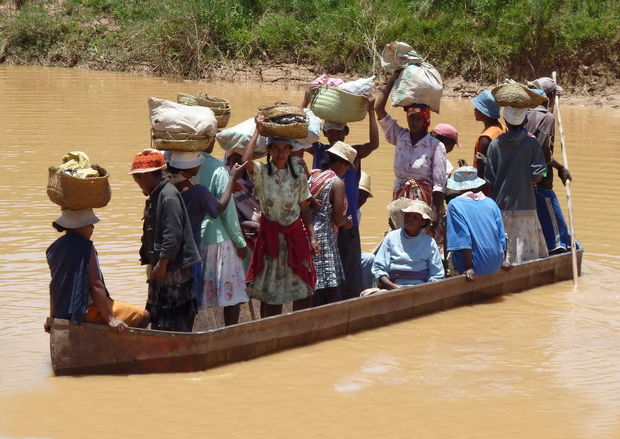 Plaine de la Sisaony au nord de Fénoarivo traversée lakana