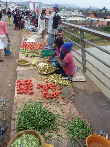 pont de Mandroseza qui vous emmène sur Ambohimanambola et Alasora