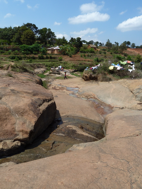 Jour de lessive à Ambohimanandrainina