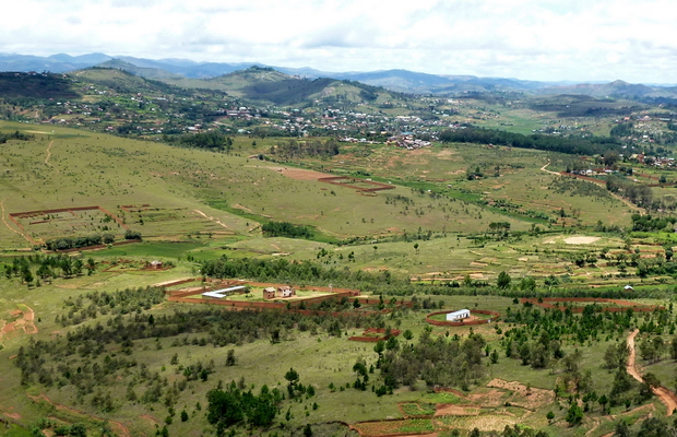 propriétées ceinturées de Tamboho, à l'horizon Ambohimalaza et Imerikasina