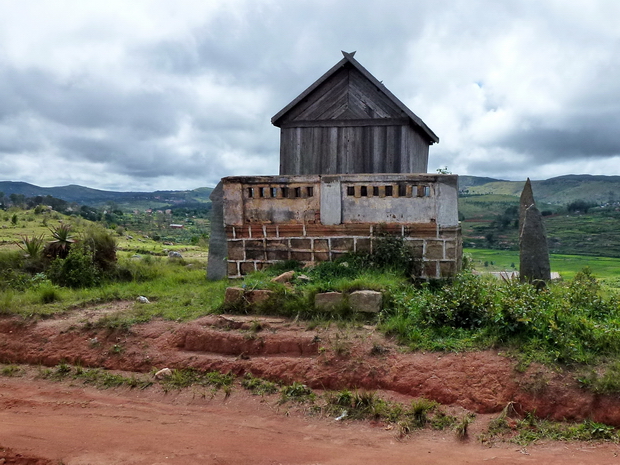 Firaisana Ambohitromby taranak'i Andrianjaka Ingahifara ary Rainimanantsoa Commune d' Ambohitromby tombeau de descendants d' Andrianjaka