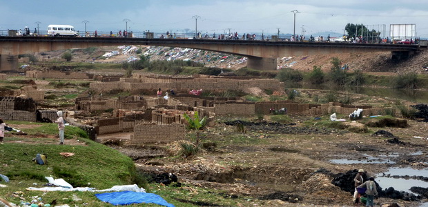 pont Andohatapenaka