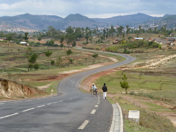 route menant au village Faratsiho