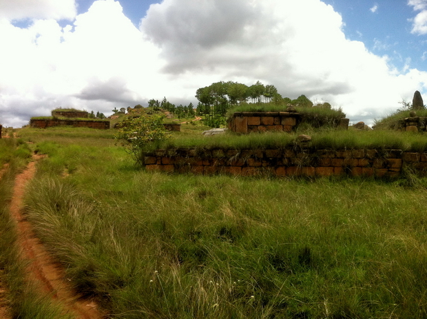 tombeaux du village Ambohitsimeloka