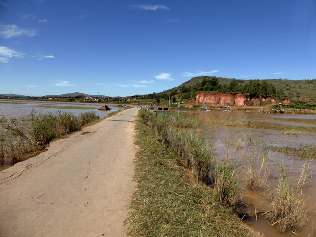 inondations mars 2015 digue vers Manjaka