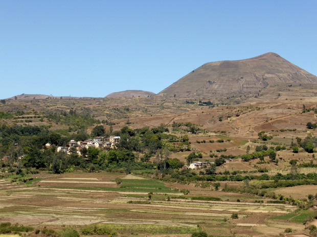 tour du massif Miaramasoandro village Analakely