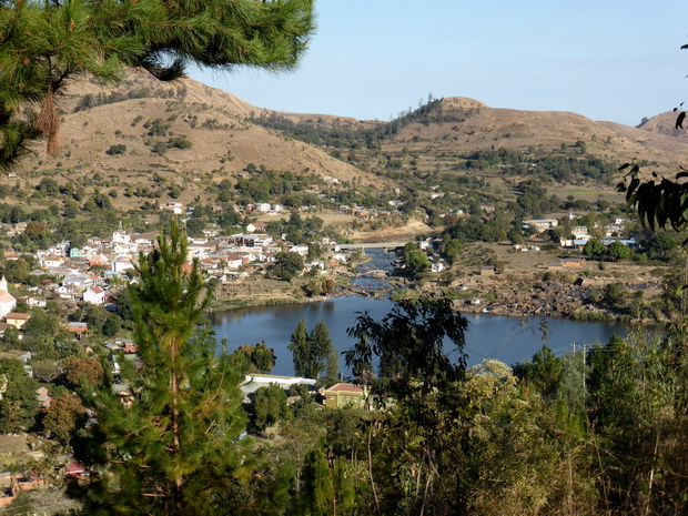 de l'hôtel kavitaha ce petit circuit de 6 km qui domine le lac Kavitaha