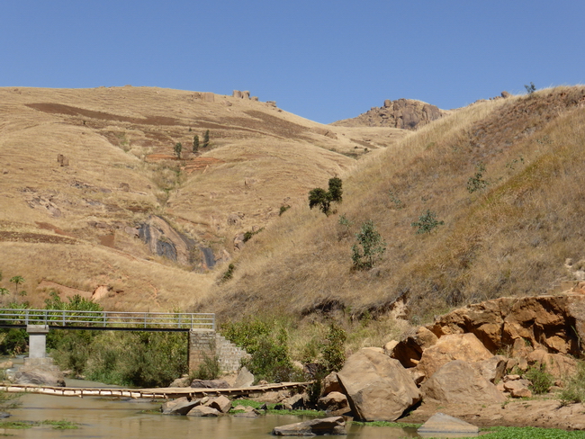 pont qui mène aux geysers