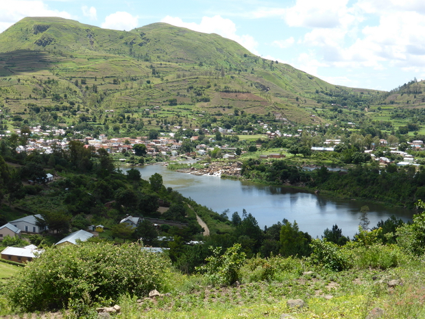 lac Kavitaha du sommet de la Montagne de la Résidence: le massif Ampahatrarivo