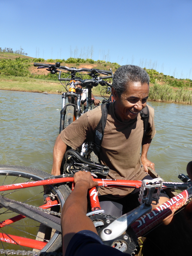 nos 5 VTT et nous sur un même lakana