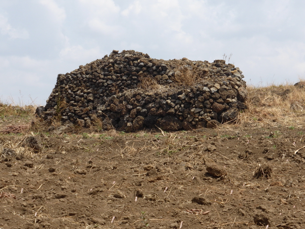 Gassige : Amoncellement pierres volcaniques