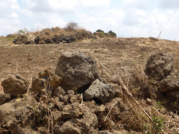 Gassige : Amoncellement pierres volcaniques