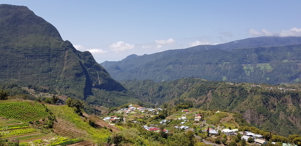 Mare à Martin et le Piton de Massoune