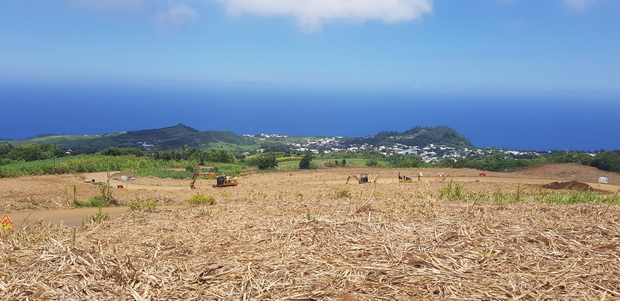 Chemin Achille Bénard: St Pierre et le Piton de Mont Vert