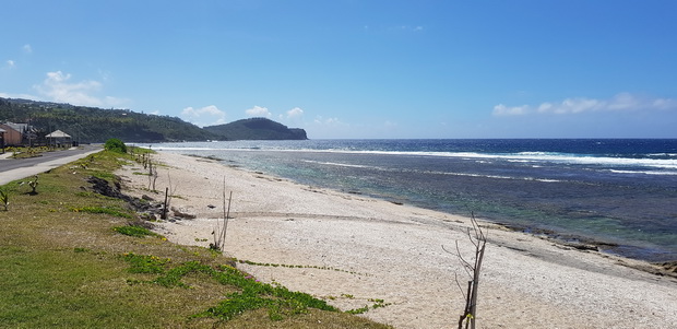 Plage de Grand Bois vue sud sur Cap la Loi